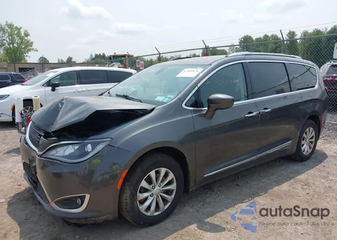 2018 Chrysler Pacifica Touring L z USA, uszkodzony, nr VIN 2C4RC1BG8JR143879